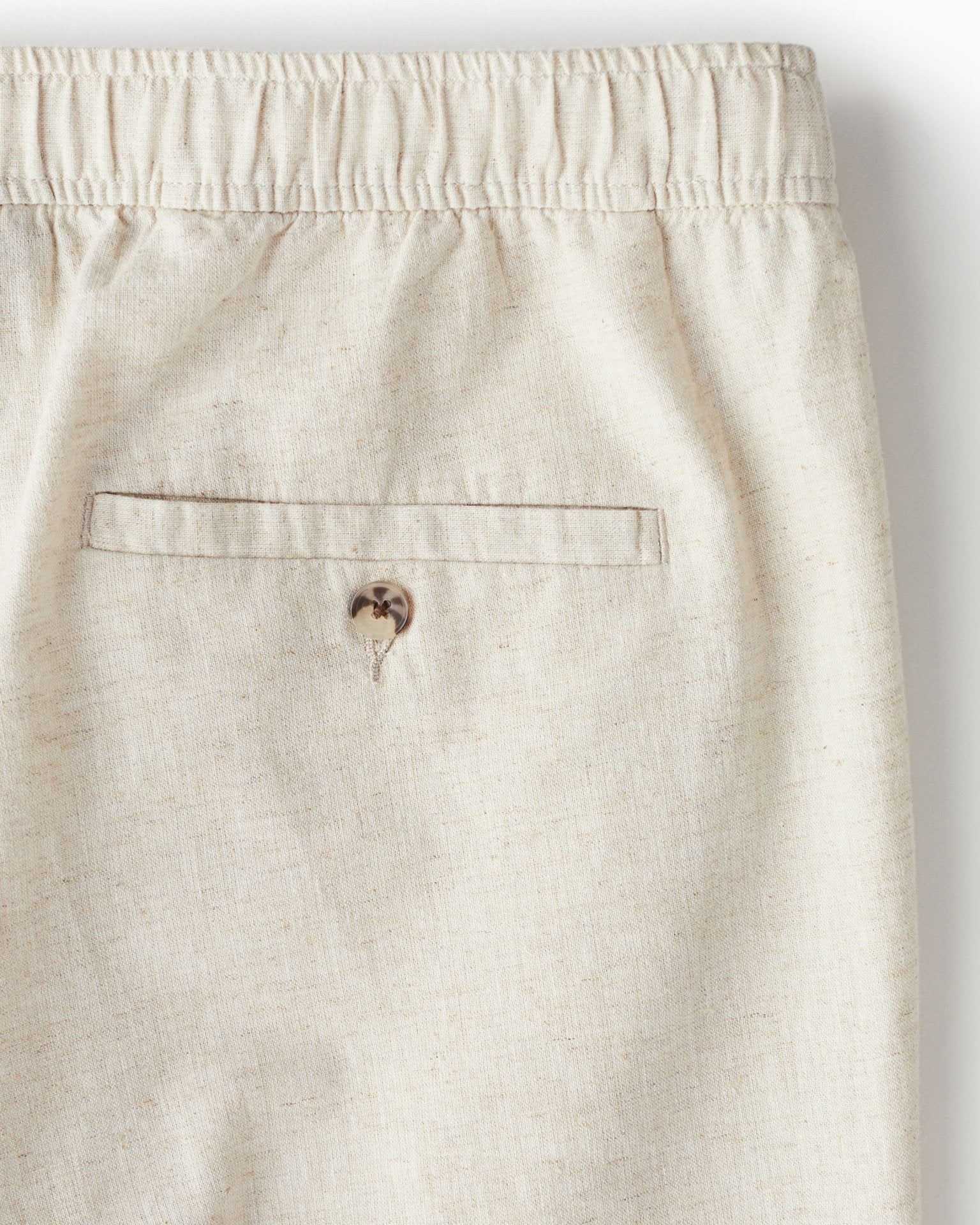 Close-up of coffee-colored linen pants fabric – Grinenko & Co